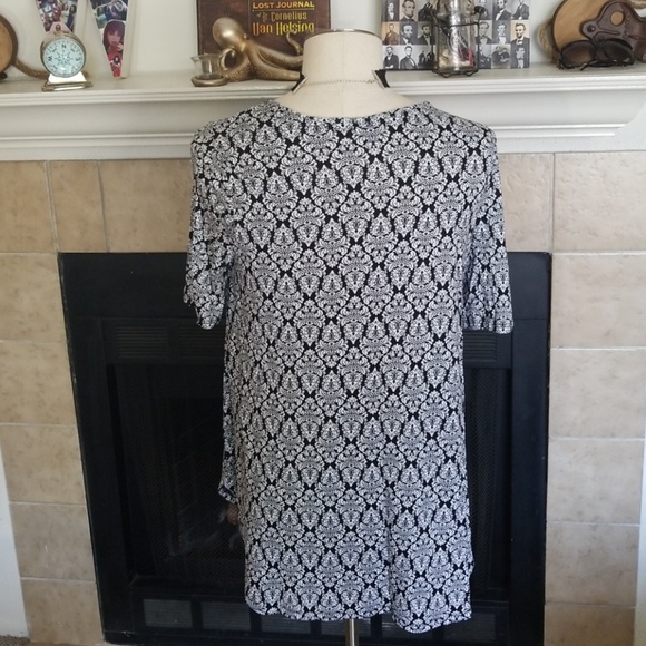 🚫🚫SOLD🚫🚫Old Navy Tee - Picture 4 of 6